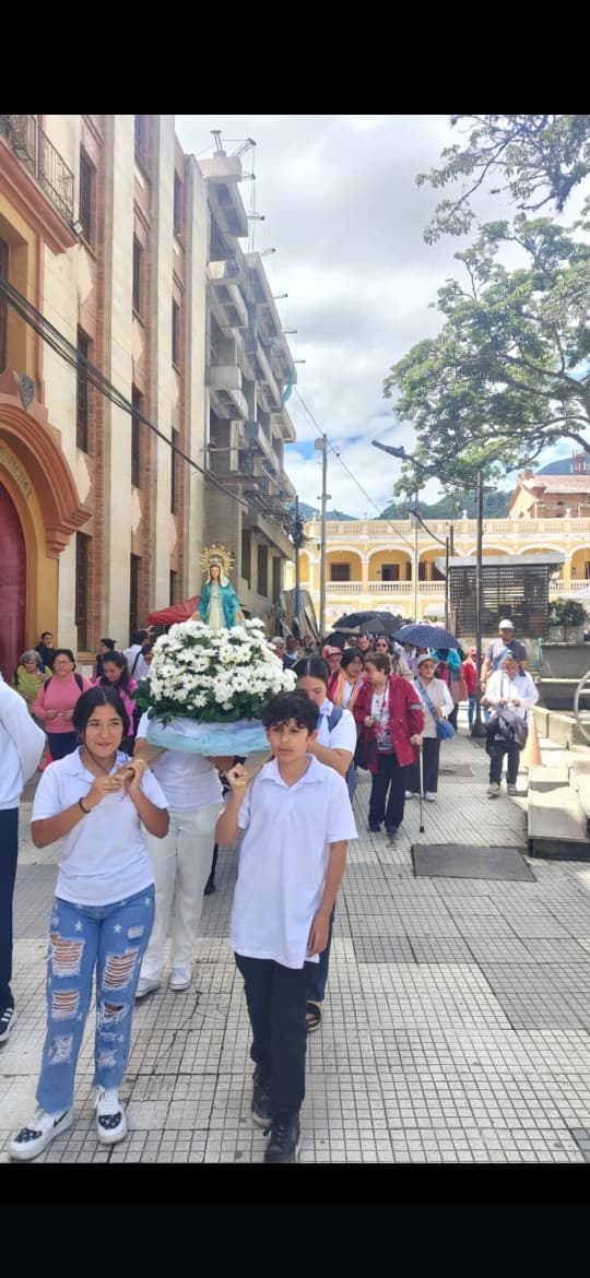 Foto Peregrinación con la Vírgen María.